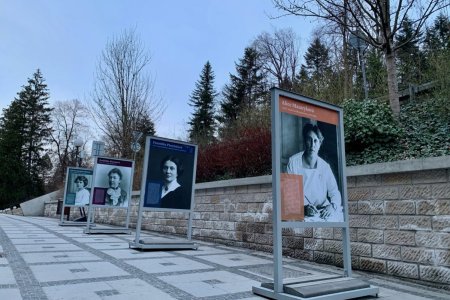 Exhibition Big women in small spas again in Luhačovice. Photo: editorial Luhačovice.cz