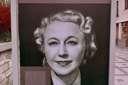 Exhibition Big women in small spas again in Luhačovice. Photo: editorial Luhačovice.cz