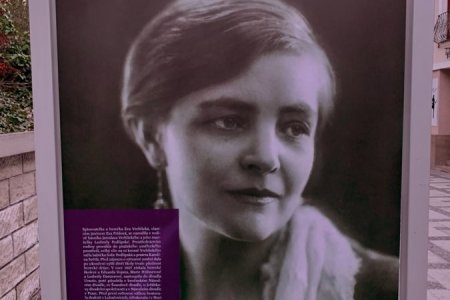 Exhibition Big women in small spas again in Luhačovice. Photo: editorial Luhačovice.cz