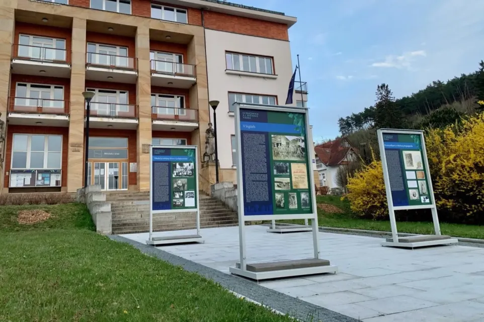 Venkovní výstava přibližuje historii první světové války v Luhačovicích. Foto: redakce Luhačovice.cz