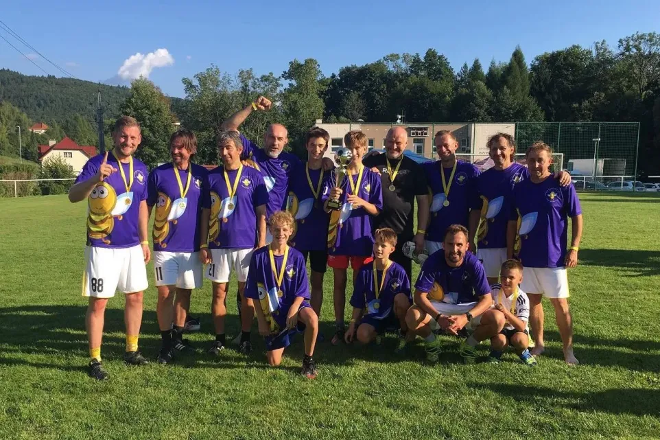 Vítězný tým 1. ročníku fotbalové benefice. Foto: Čmeláček Cup