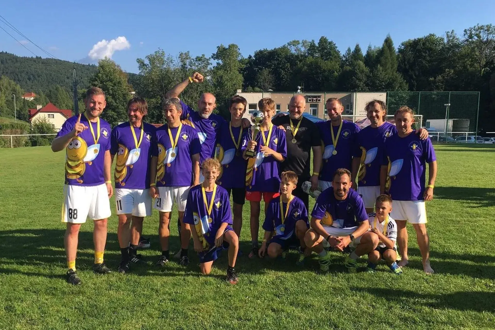 Vítězný tým 1. ročníku fotbalové benefice. Foto: Čmeláček Cup